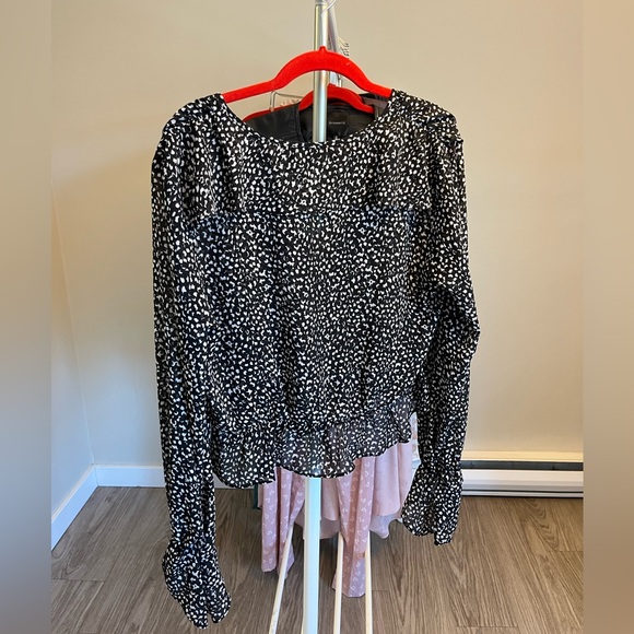 Dynamite Blouse (black/tan leopard print, Size M) - Picture 2 of 2